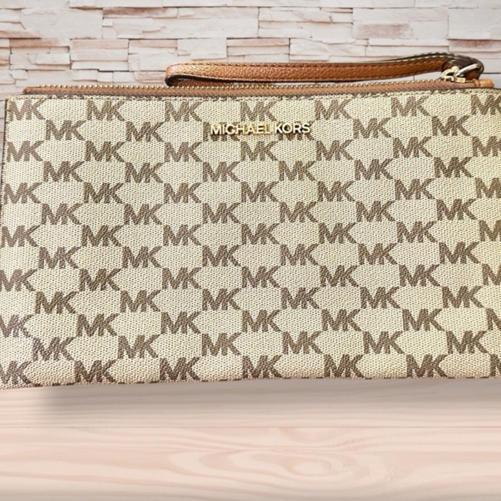 Michael Kors Logo Large Wristlet / Clutch EUC